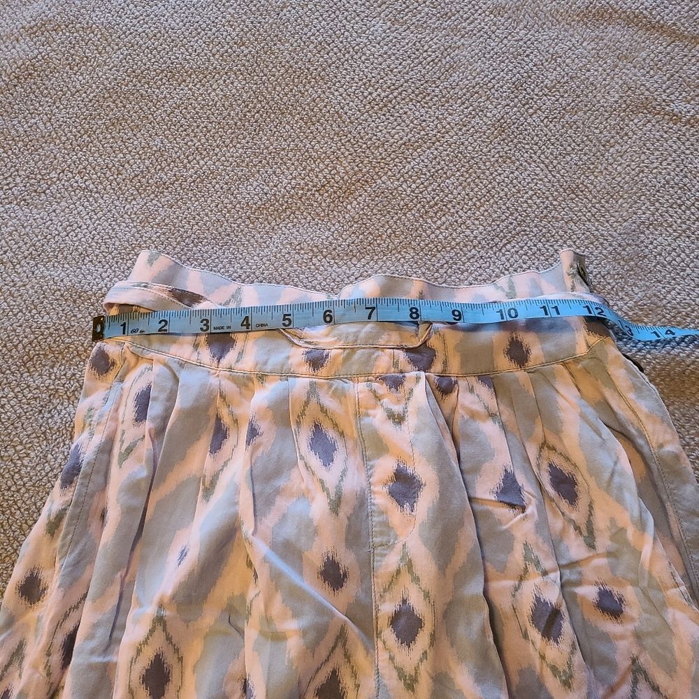 Stylish Patterned Cropped Pants - Picture 9 of 11